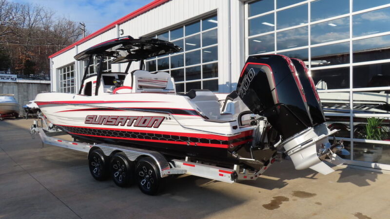 Aft three-quarter view of a 2026 Sunsation Powerboats 32CCX