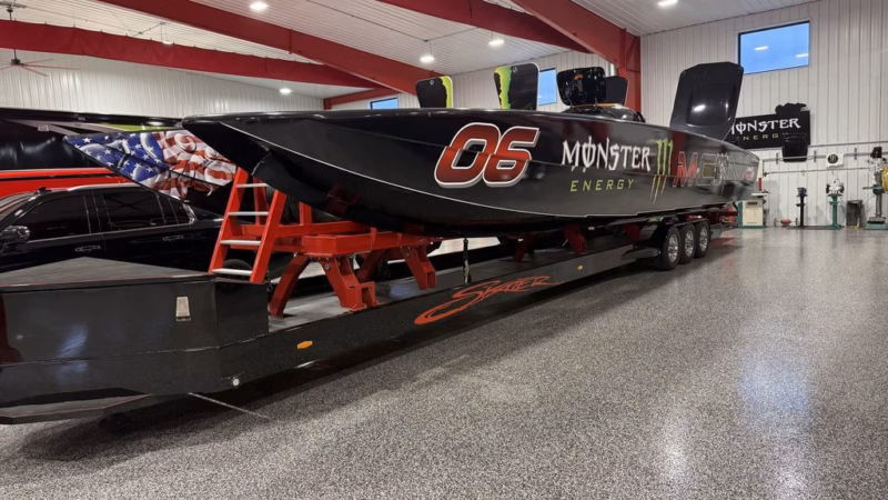 Side profile of the 2023 Skater 438 Boat